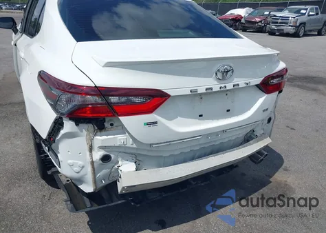 2021 Toyota Camry Se z USA, uszkodzony, nr VIN 4T1G11AK8MU467145